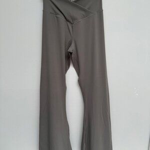 Women’s Sunzel Flare Yoga/ Workout Pants Size Medium NWOT